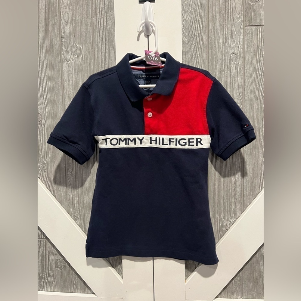 018. Tommy Hilfiger Polo Shirt size small (8/10)
